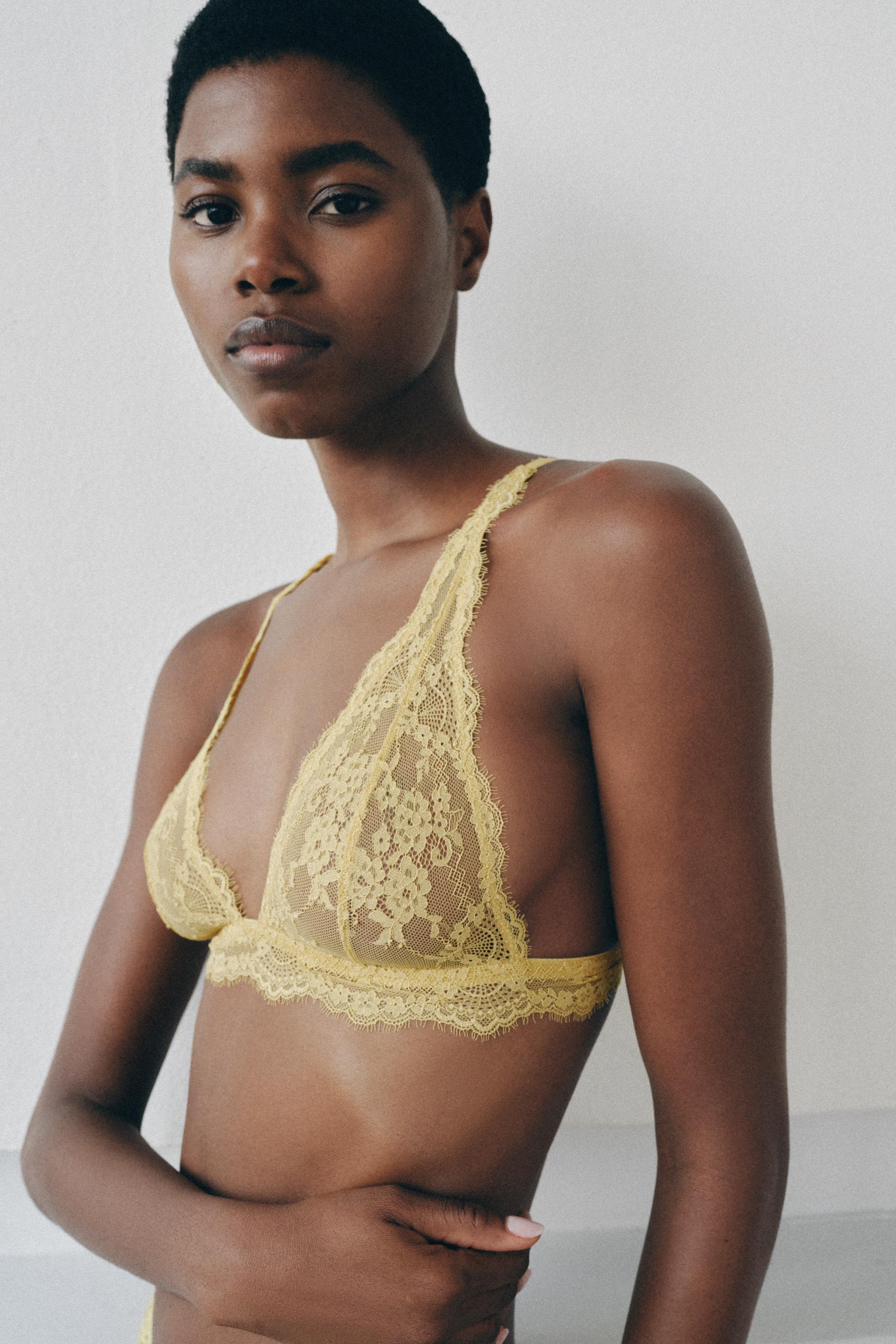 SOUTIEN-GORGE TRIANGLE EN DENTELLE